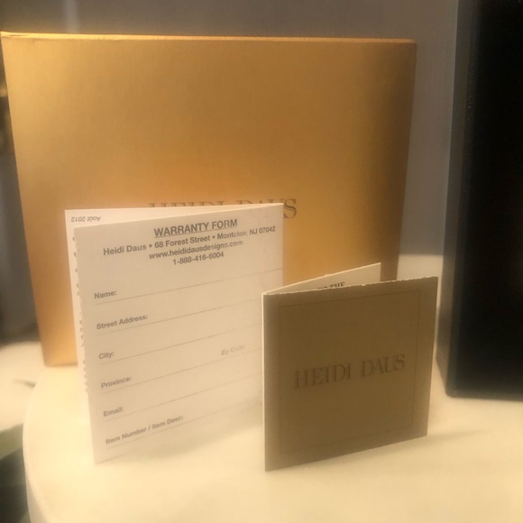 New Heidi Daus Lipstick Brooch with Genuine Swarovski Crystals - Picture 6 of 12